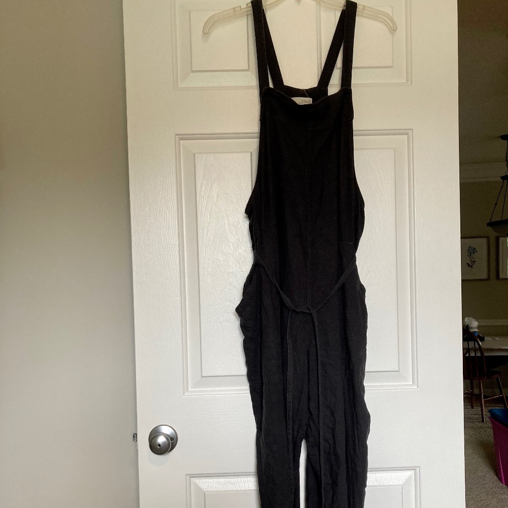 Universal Threads linen faded black cropped jumpsuit/overalls